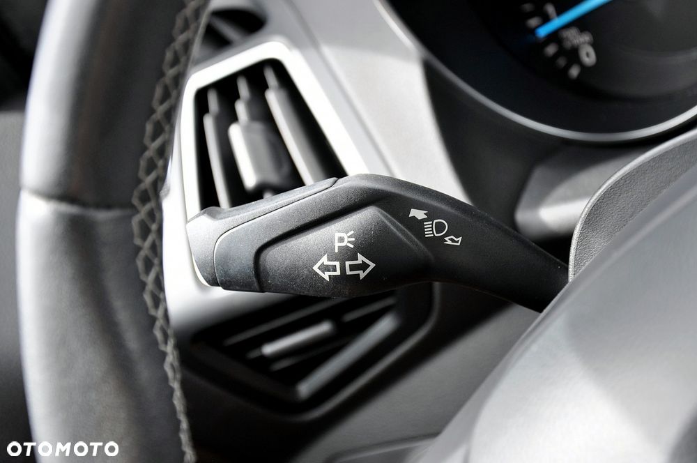 Ford Kuga 1.5 EcoBoost 2x4 ST-Line - 16