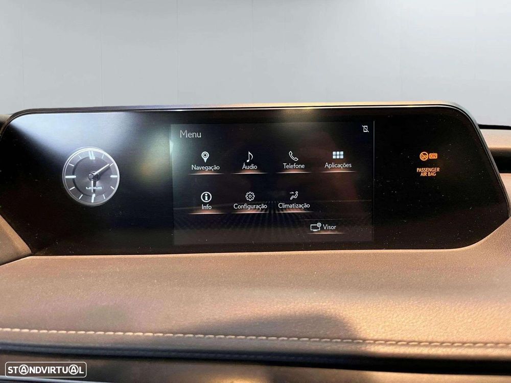 Lexus UX 250h Business - 30