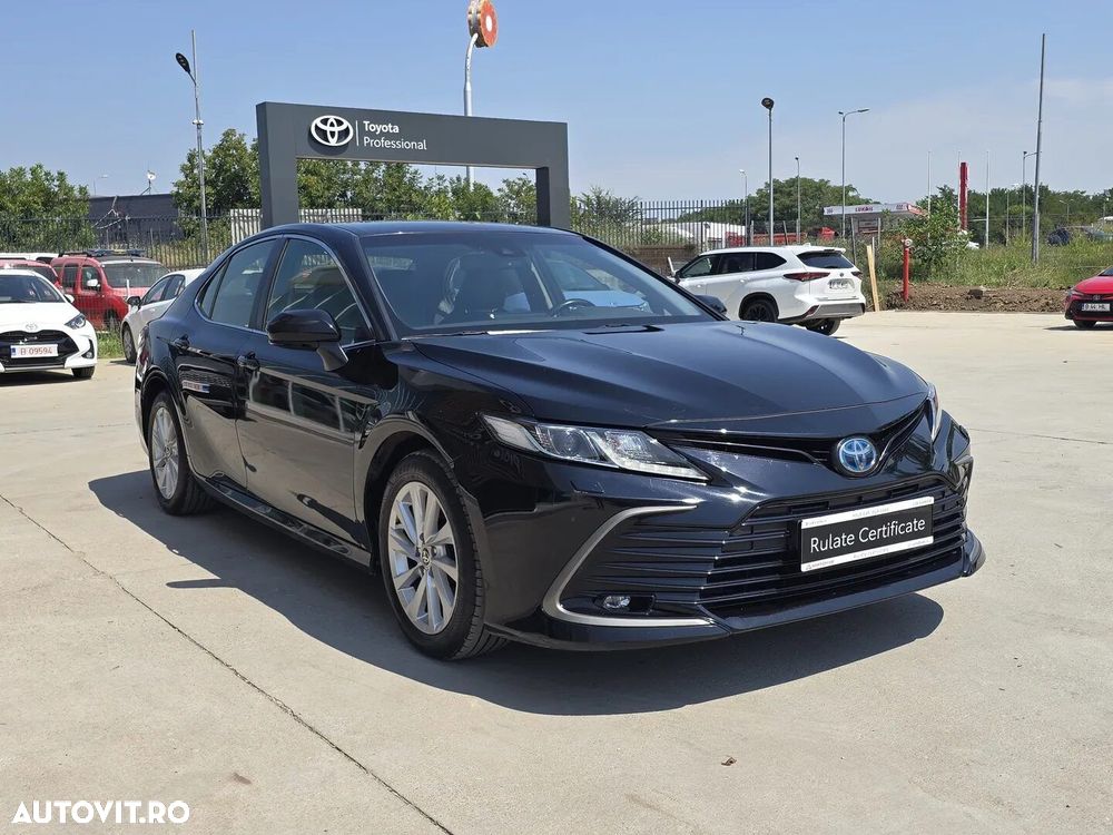Toyota Camry - 4