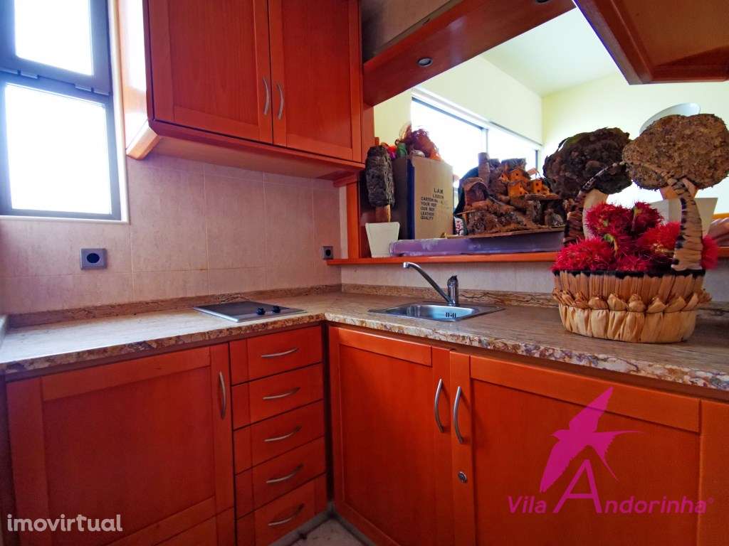 Loja para comércio a 500 metros apé da Praia da Amorosa - Grande imagem: 2/7