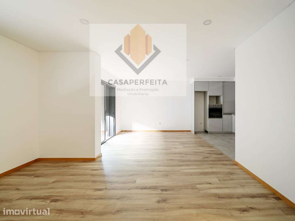 Apartamento T2 Novo com Varanda e Lugar de Garagem - Pedroso - Grande imagem: 2/34