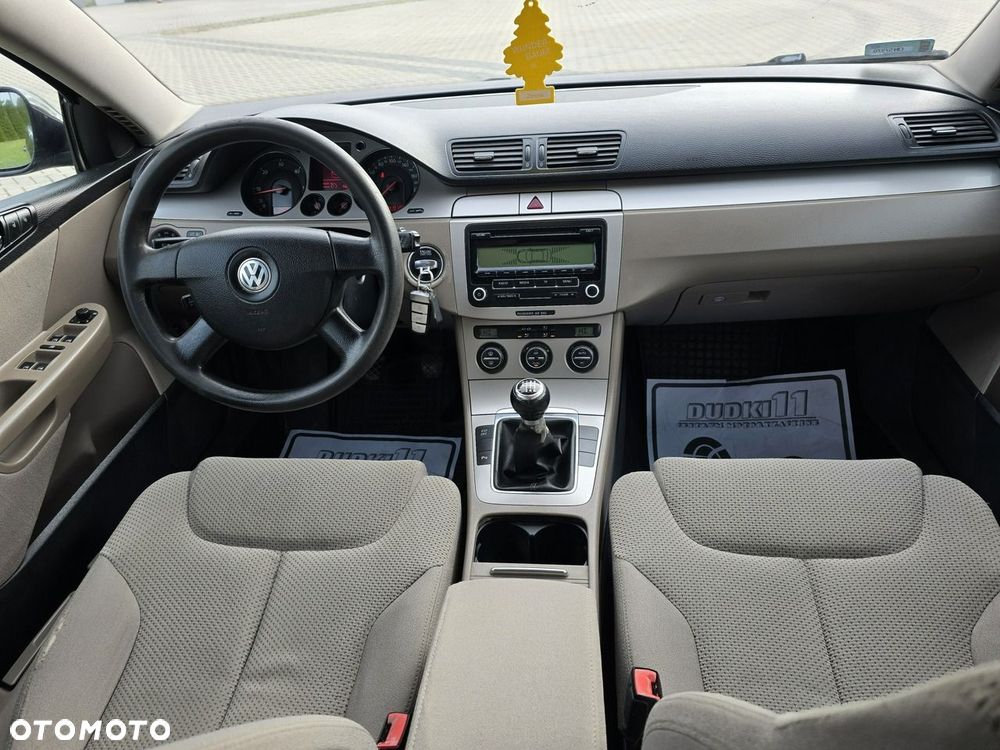Volkswagen Passat - 25