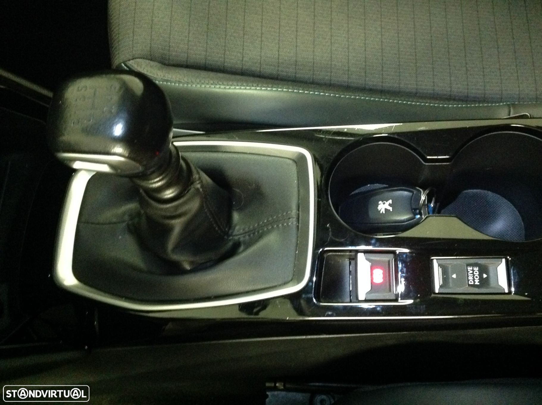 Peugeot 2008 1.2 PureTech Allure - 36