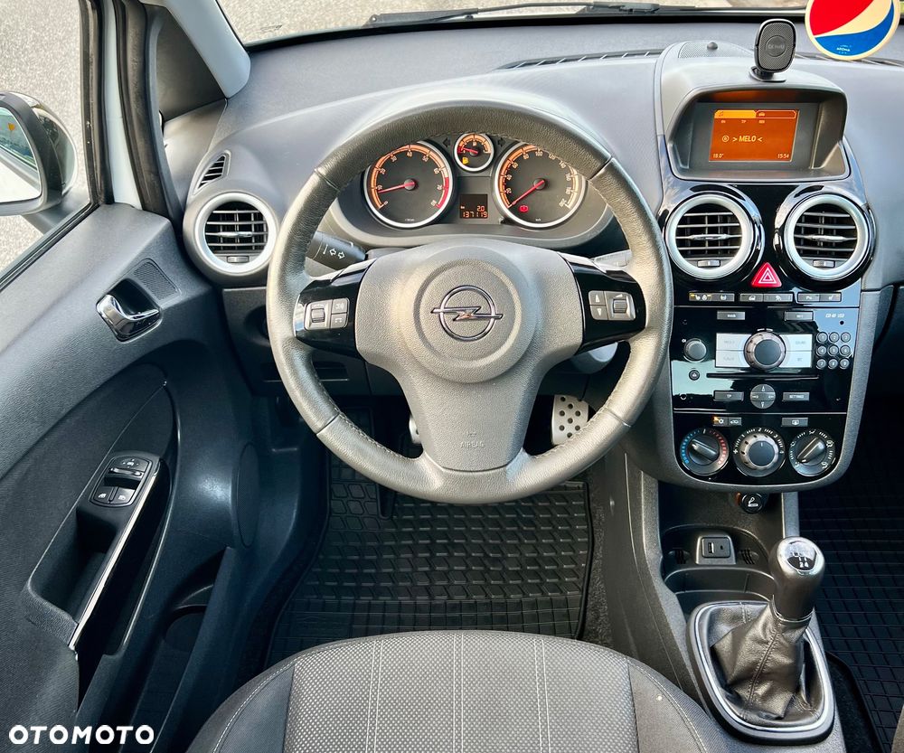 Opel Corsa 1.4 16V Cosmo - 13