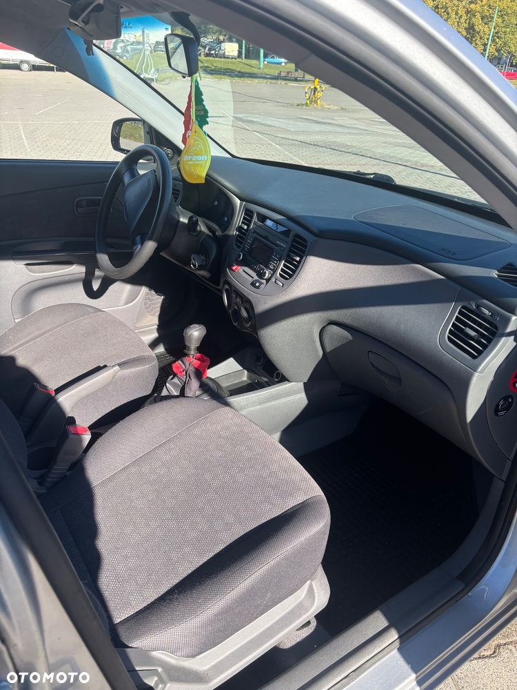 Kia Rio - 10