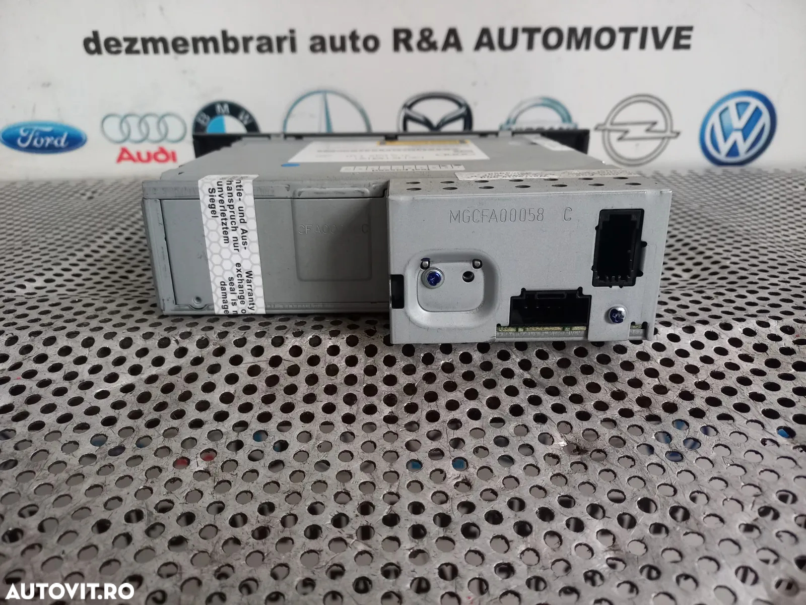 Magazie Cd Audi Q7 4L An 2006-2007-2008-2009-2010-2011-2012-2013-2014-2015 Cod 4L - Dezmembrari Ara - 7