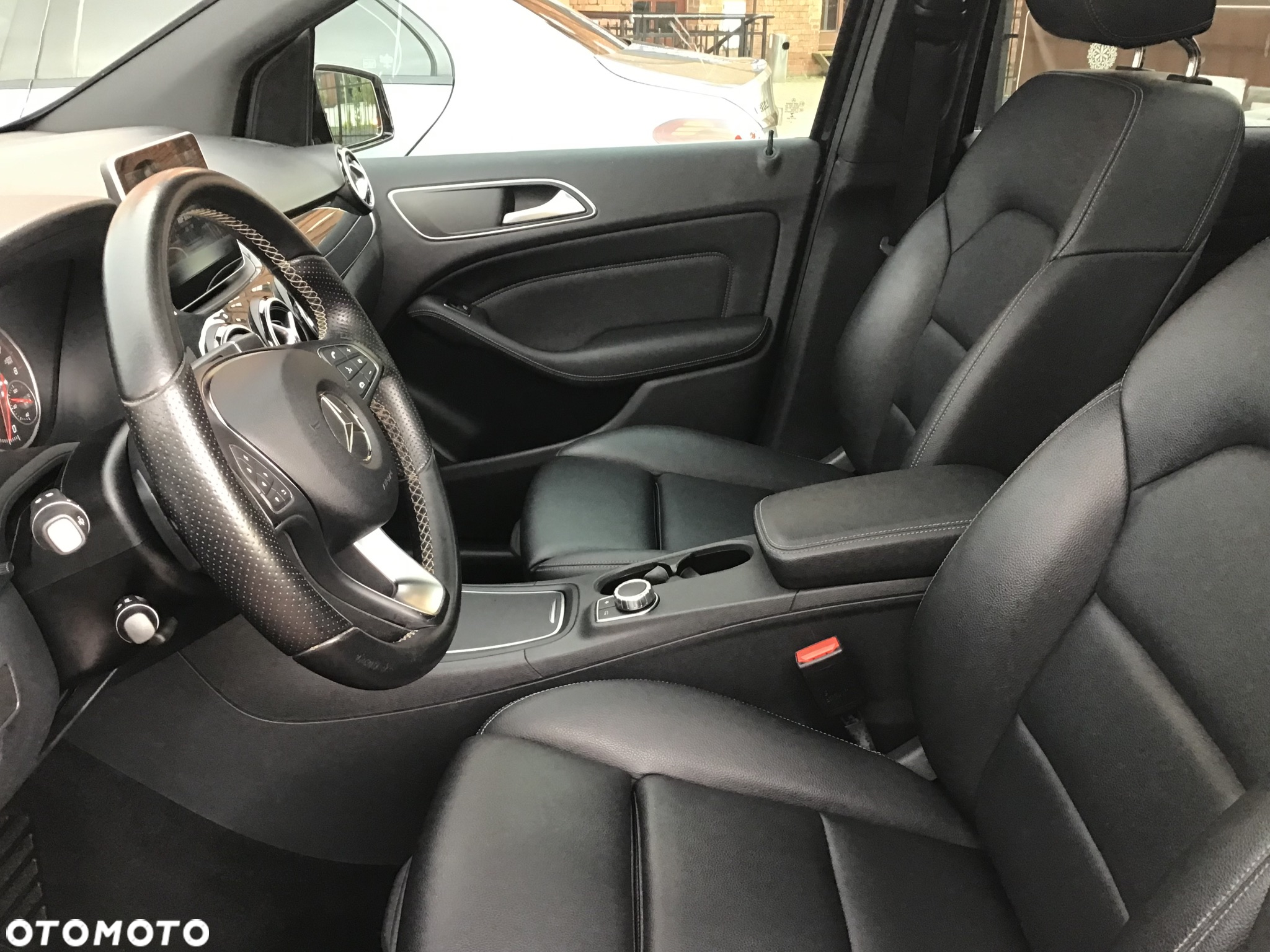 Mercedes-Benz Klasa B 250 4Matic 7G-DCT Edition - 32