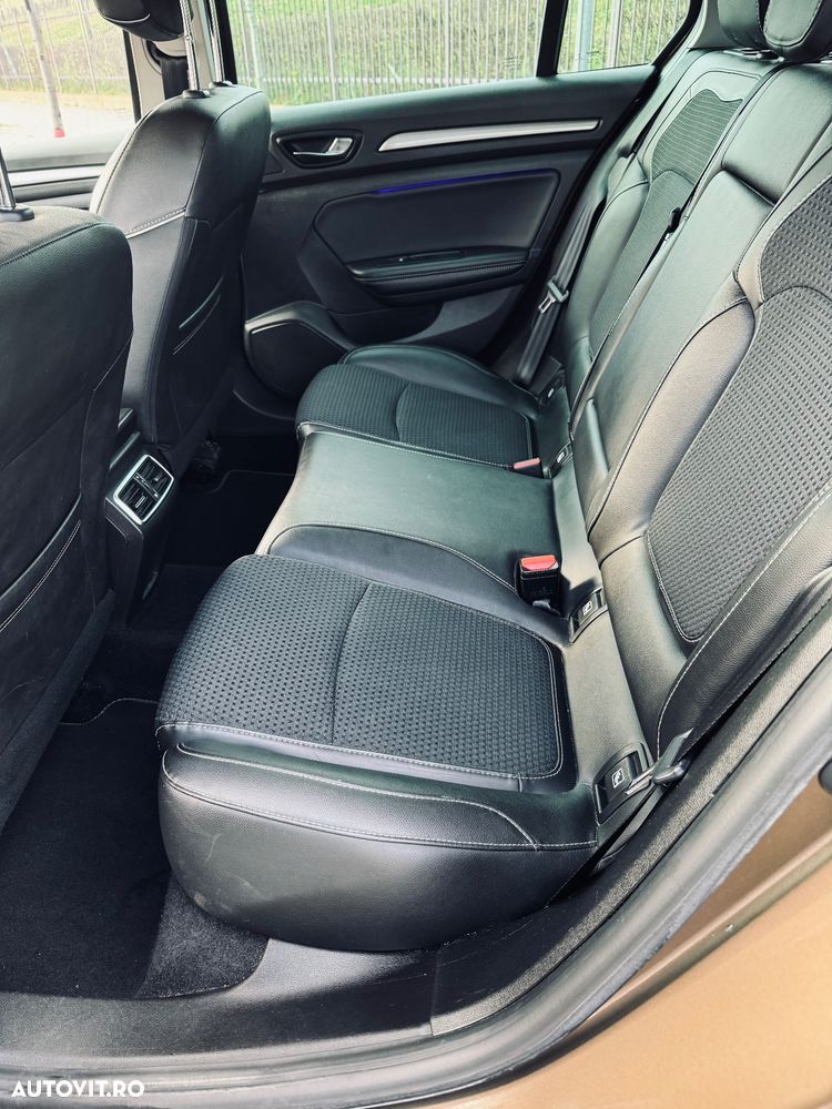 Renault Megane Grandtour TCe 130 EDC Bose Edition - 14