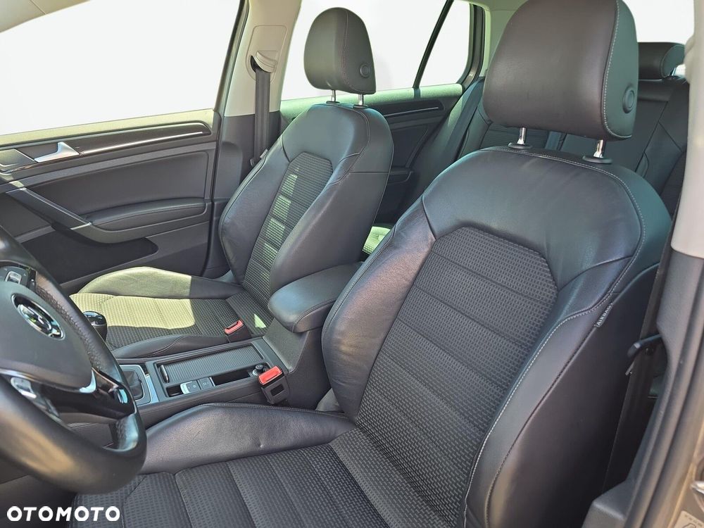 Volkswagen Golf - 11