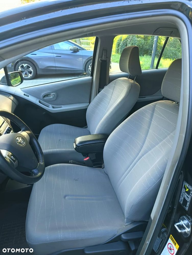 Toyota Yaris - 11