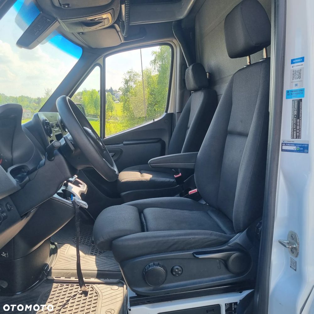 Mercedes-Benz Sprinter - 14