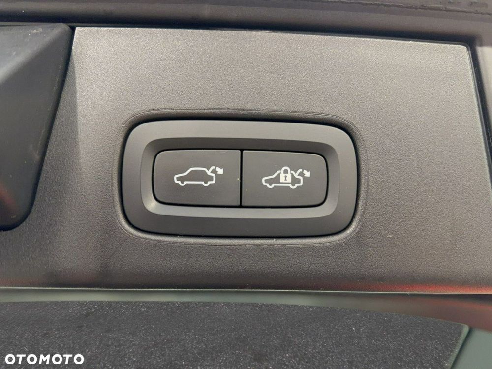 Volvo V90 Cross Country - 24