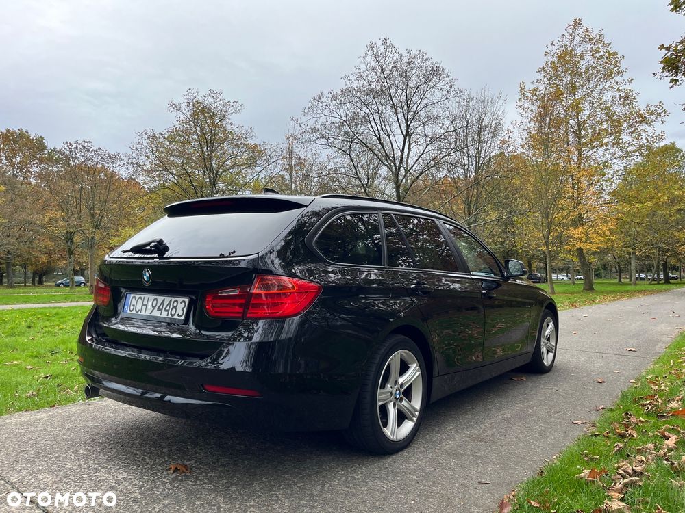 BMW Seria 3 320d Sport Line - 4