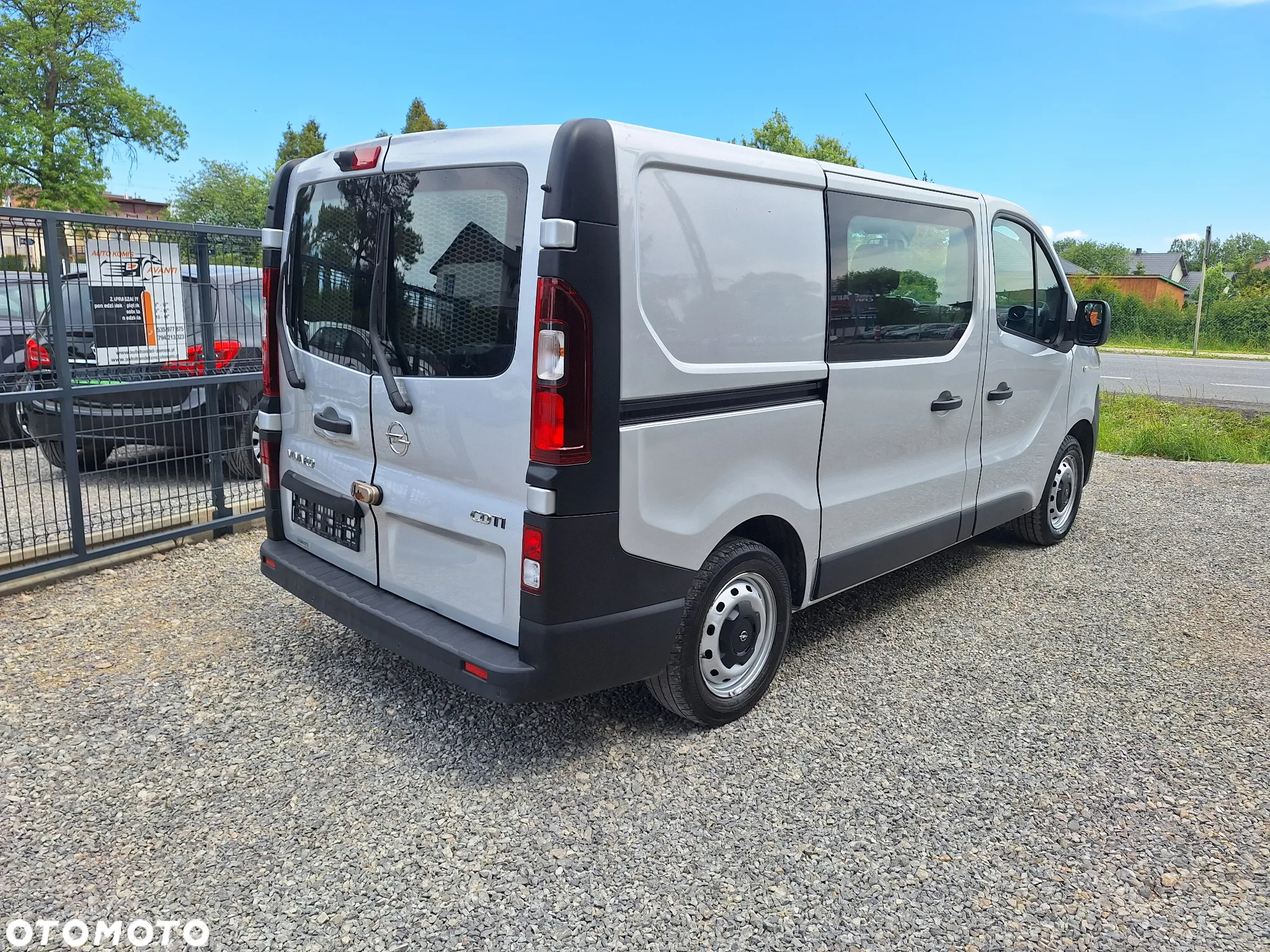 Opel Vivaro - 10