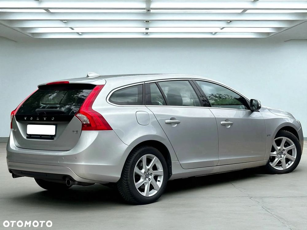 Volvo V60 T3 Momentum - 17