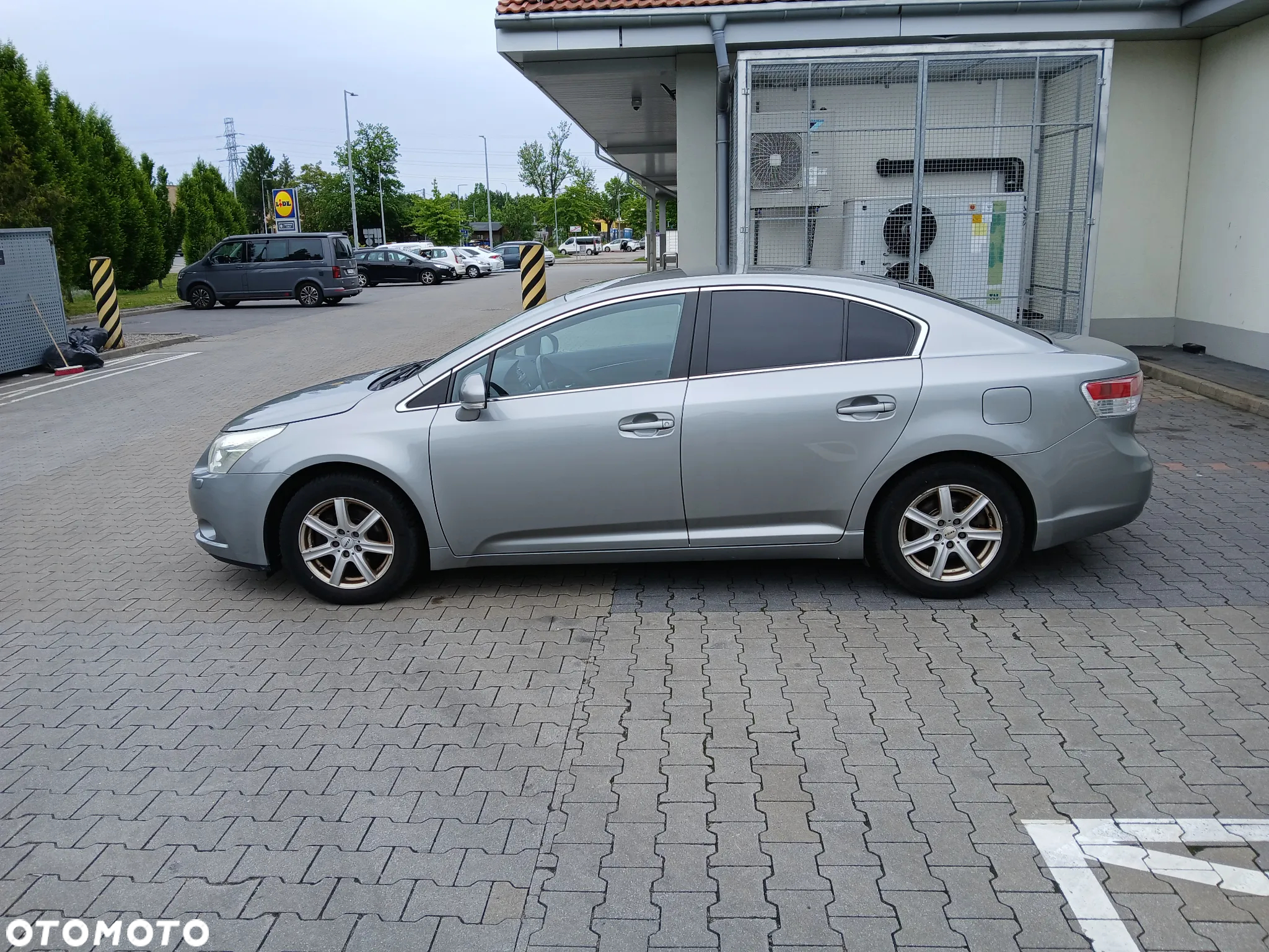 Toyota Avensis 1.8 Premium - 4