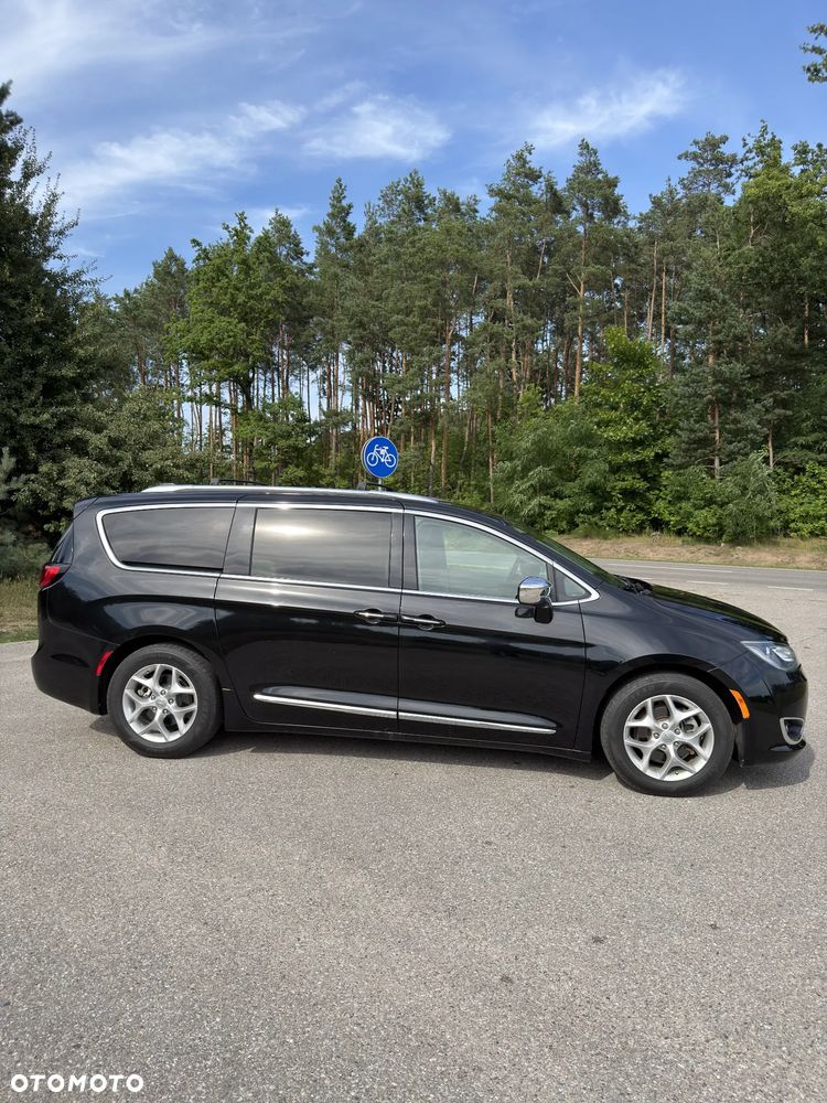 Chrysler Pacifica - 4