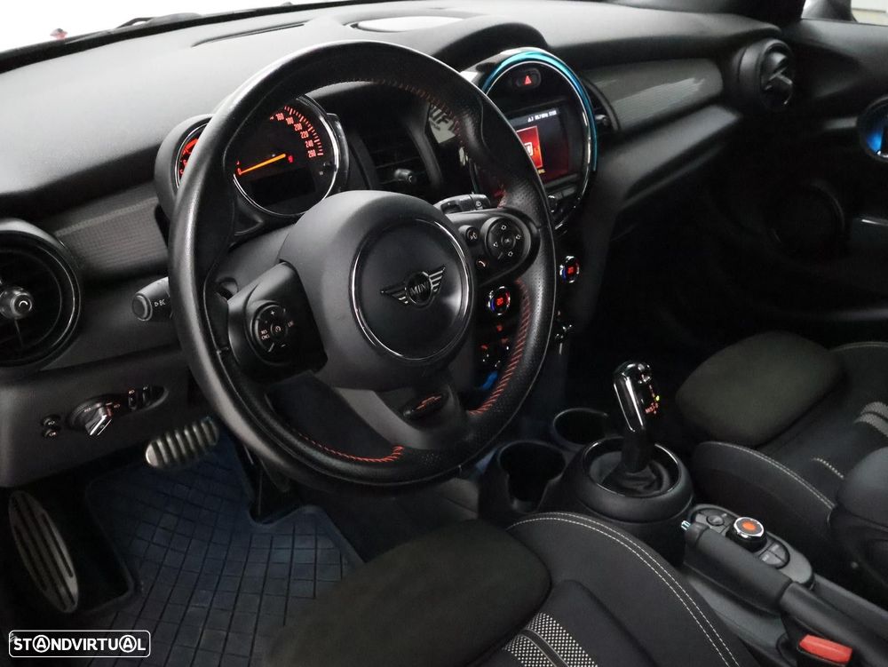 MINI 5 Portas Cooper Auto - 14