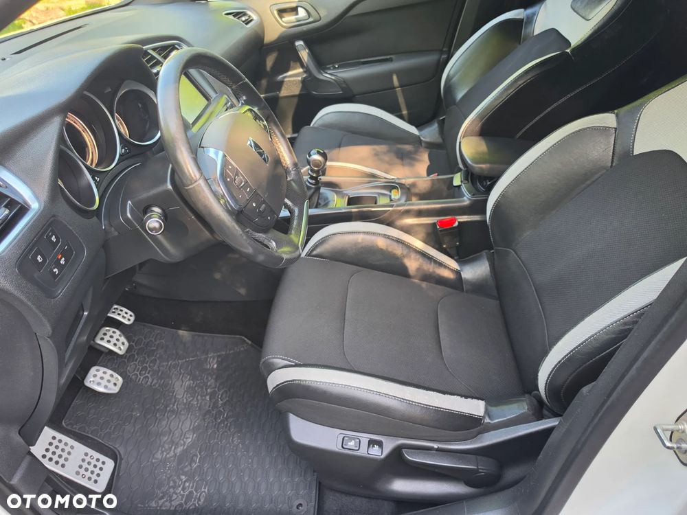 Citroën DS4 e-HDi 115 Chic - 10