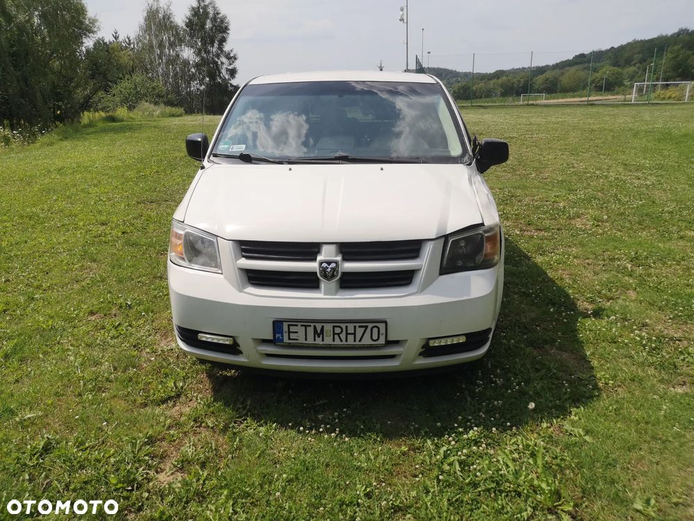Dodge Caravan - 3