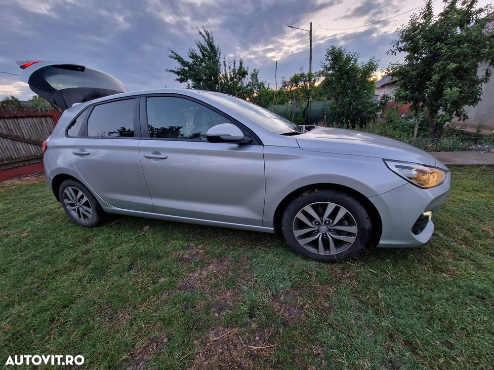Hyundai i30 1.4 100CP 5DR M/T Highway - 13