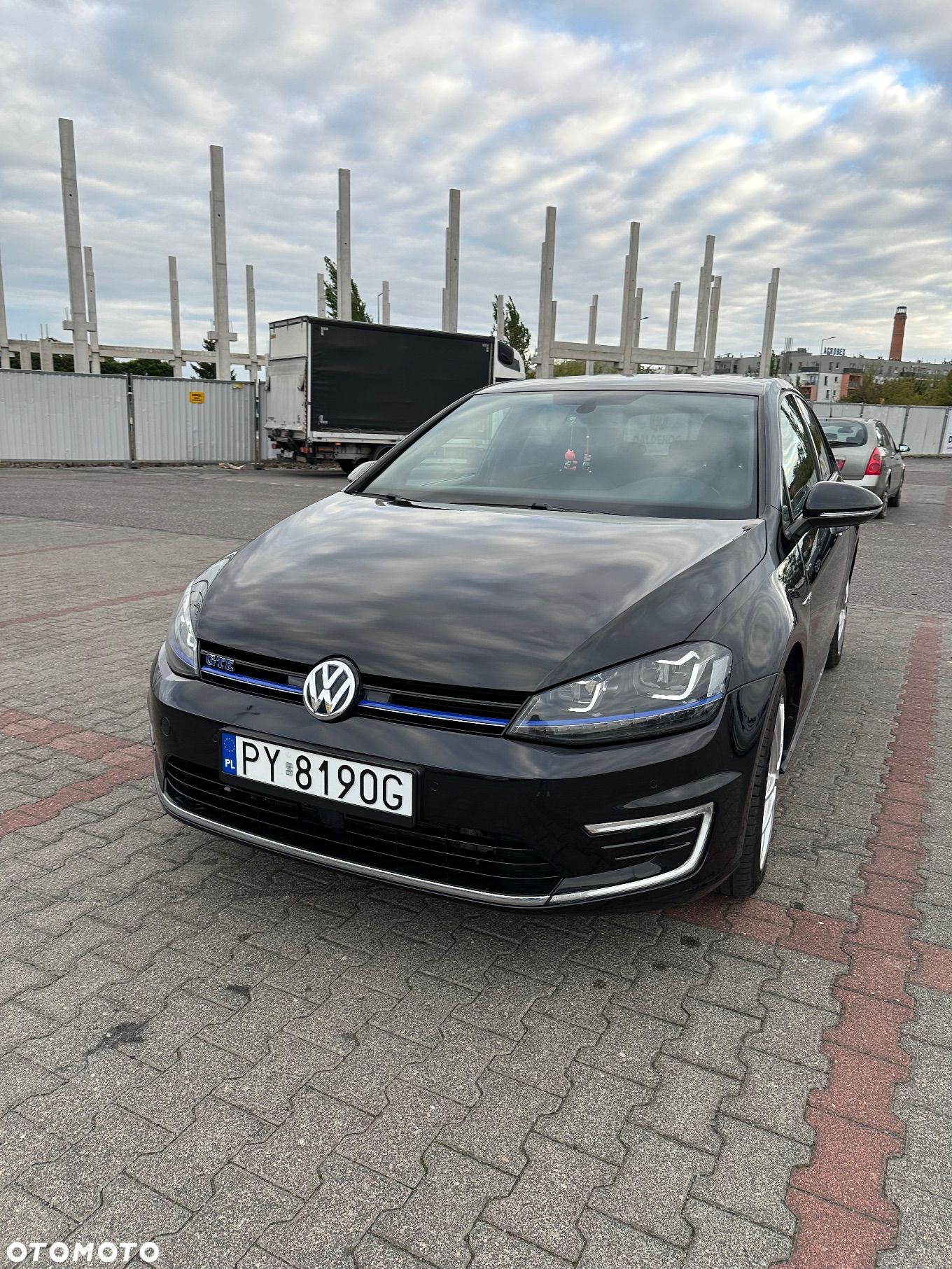 Volkswagen Golf - 1