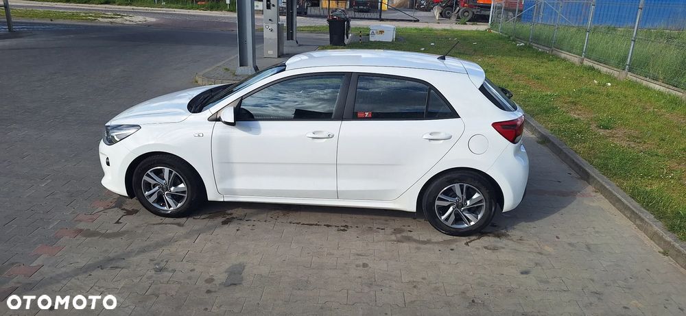 Kia Rio 1.2 L - 8