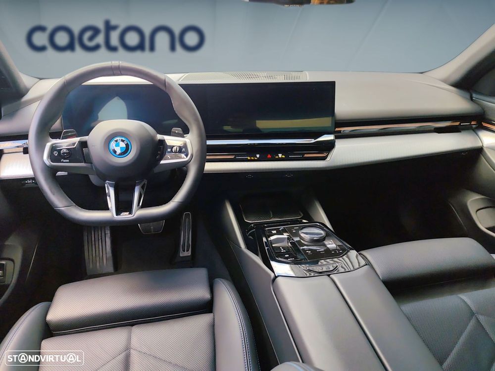 BMW 530 e Pack Desportivo M - 12