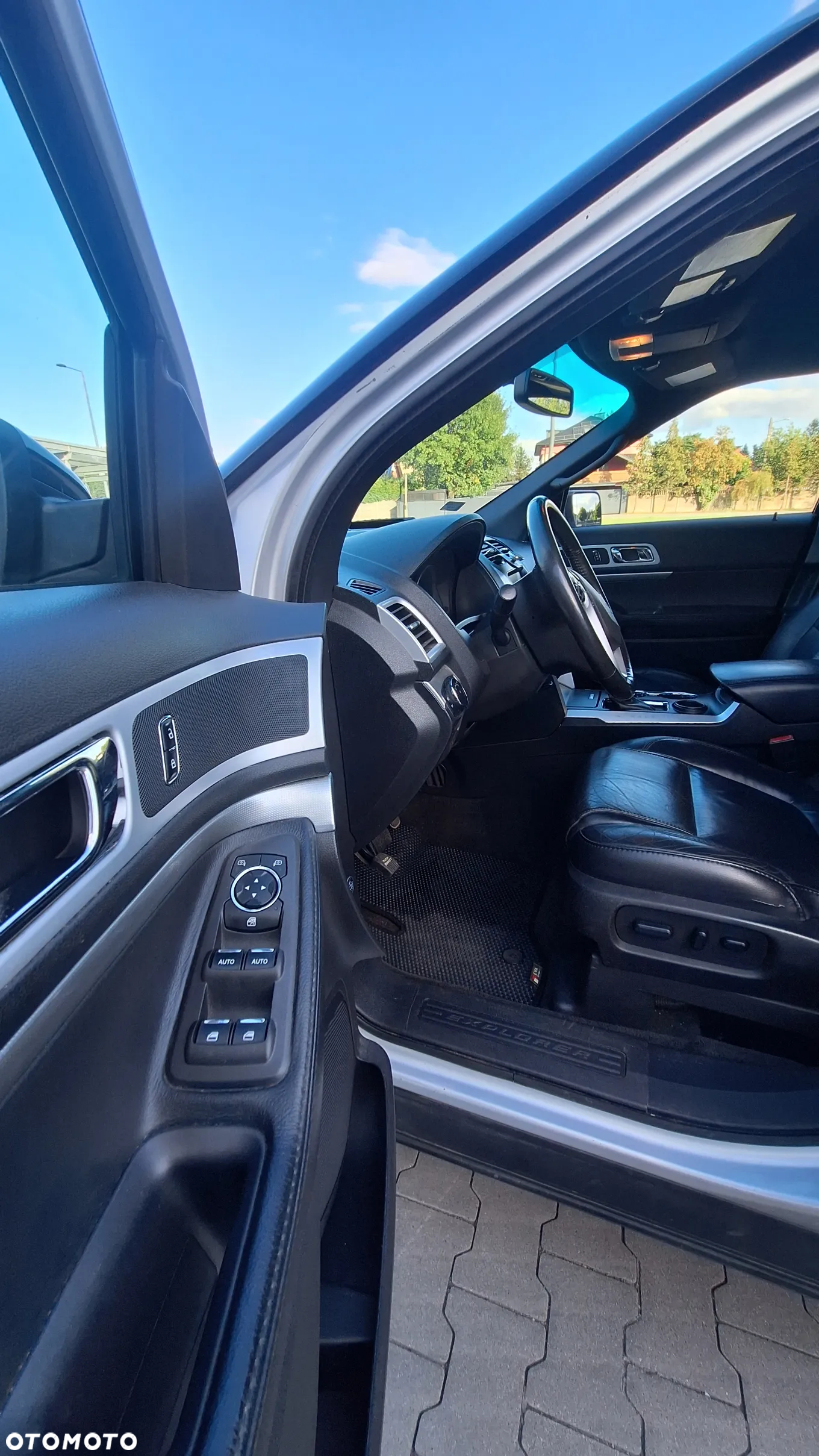 Ford Explorer - 10