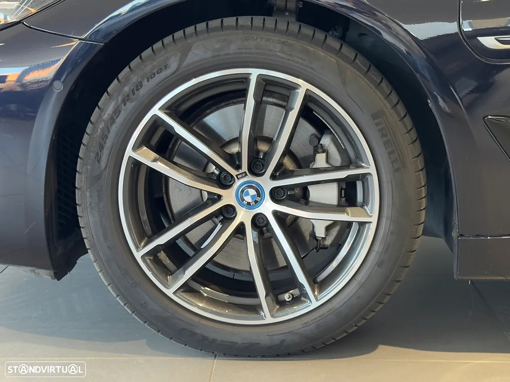 BMW 530 e Pack Desportivo M - 15