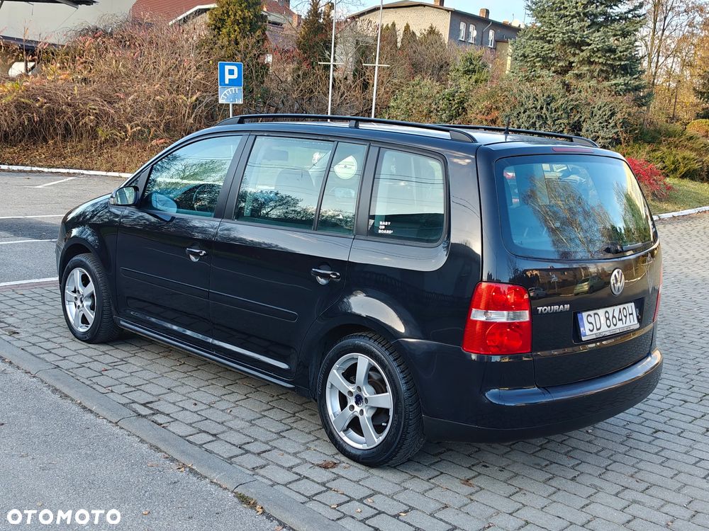 Volkswagen Touran 2.0 FSI Highline - 27