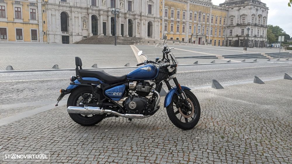 Royal Enfield Super Meteor 650 - 1