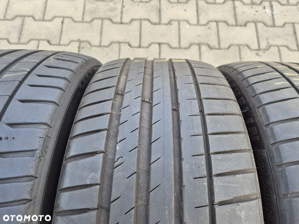 Opony Michelin 245 40 R19 - 4