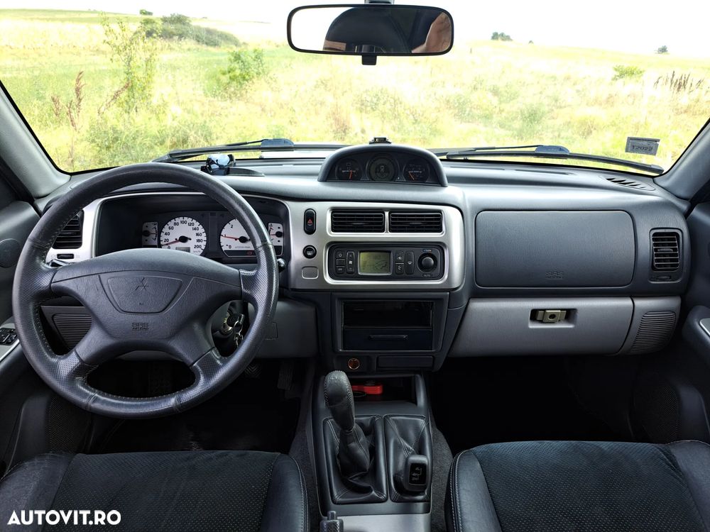 Mitsubishi Pajero Sport 2.5 TD Instyle - 4