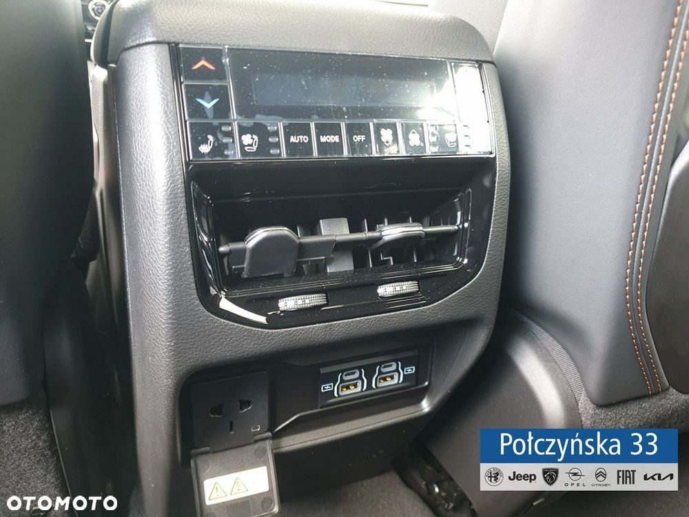 Jeep Grand Cherokee - 32