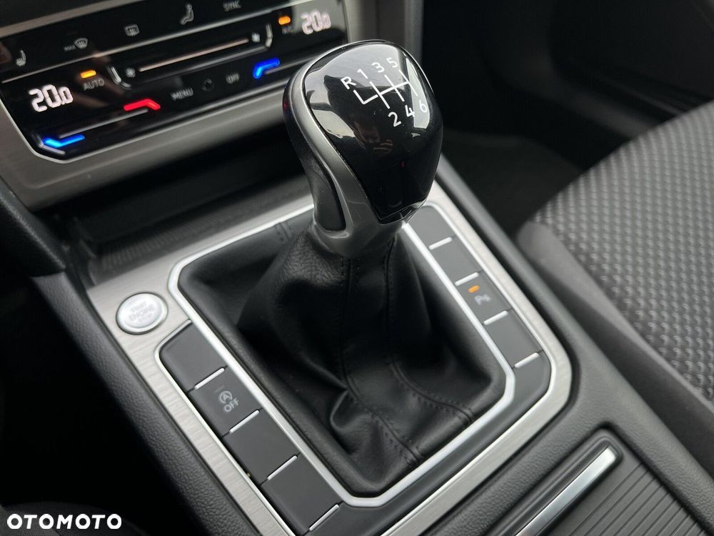 Volkswagen Passat - 26