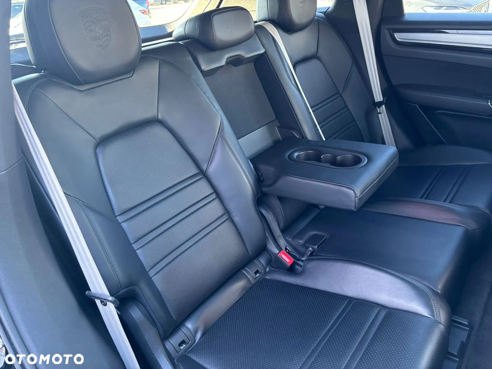 Porsche Cayenne Platinum Edition - 15