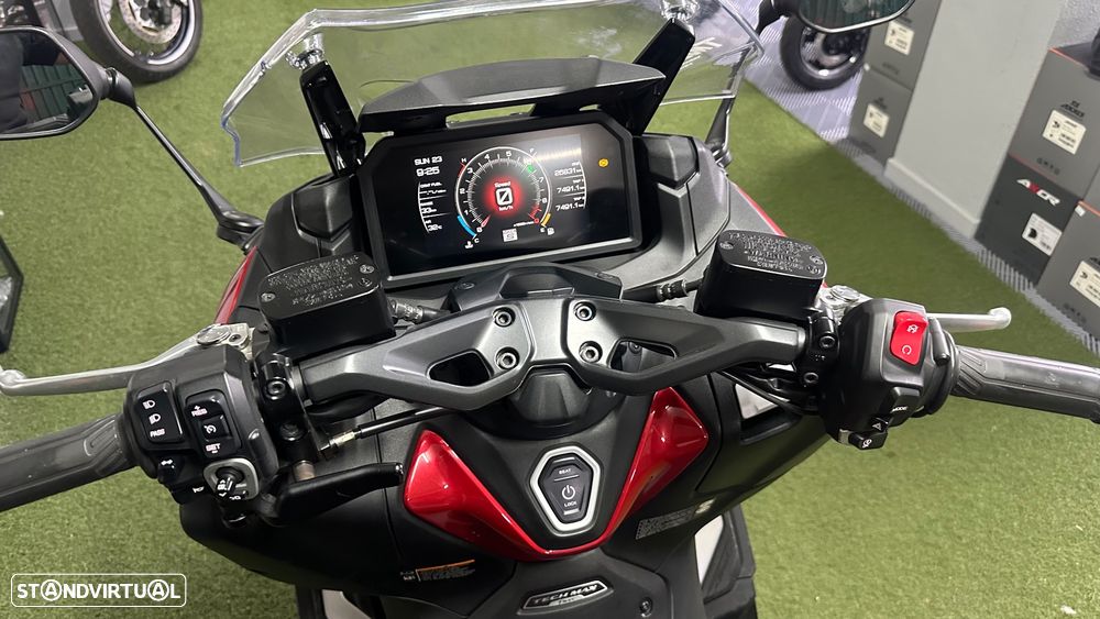Yamaha TMAX TECH MAX - 8