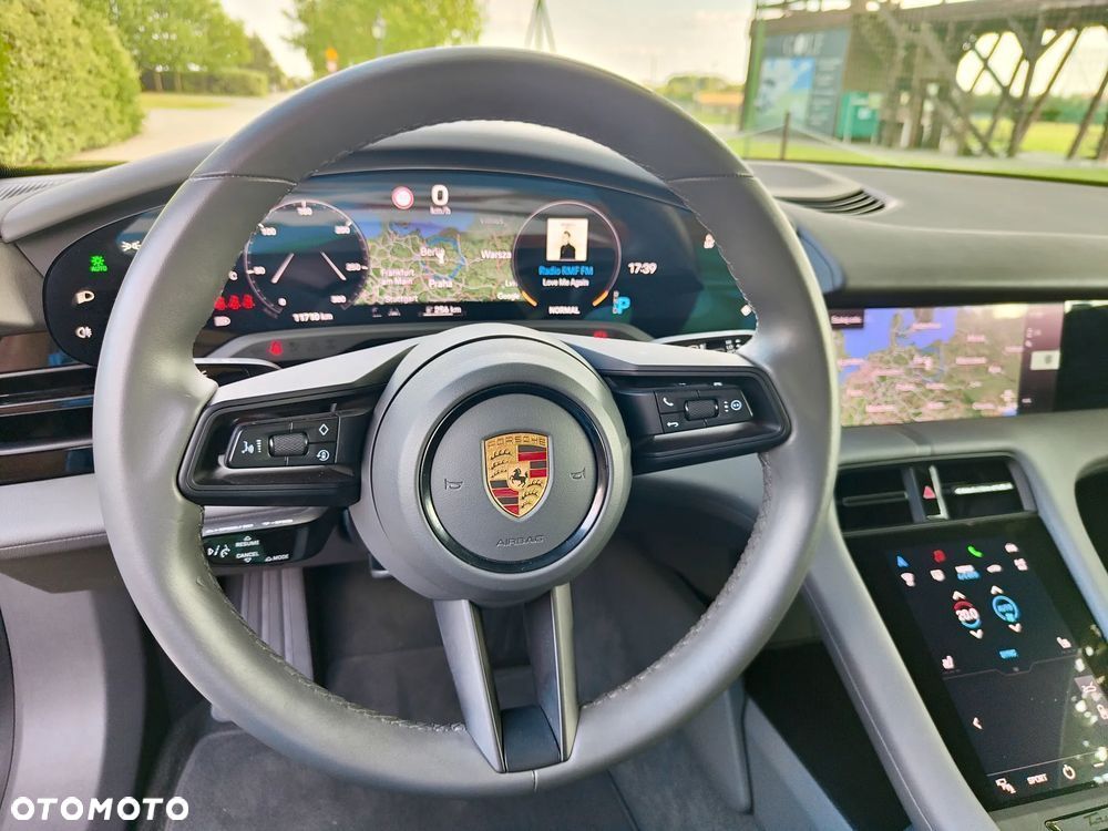 Porsche Taycan Performance Plus - 17