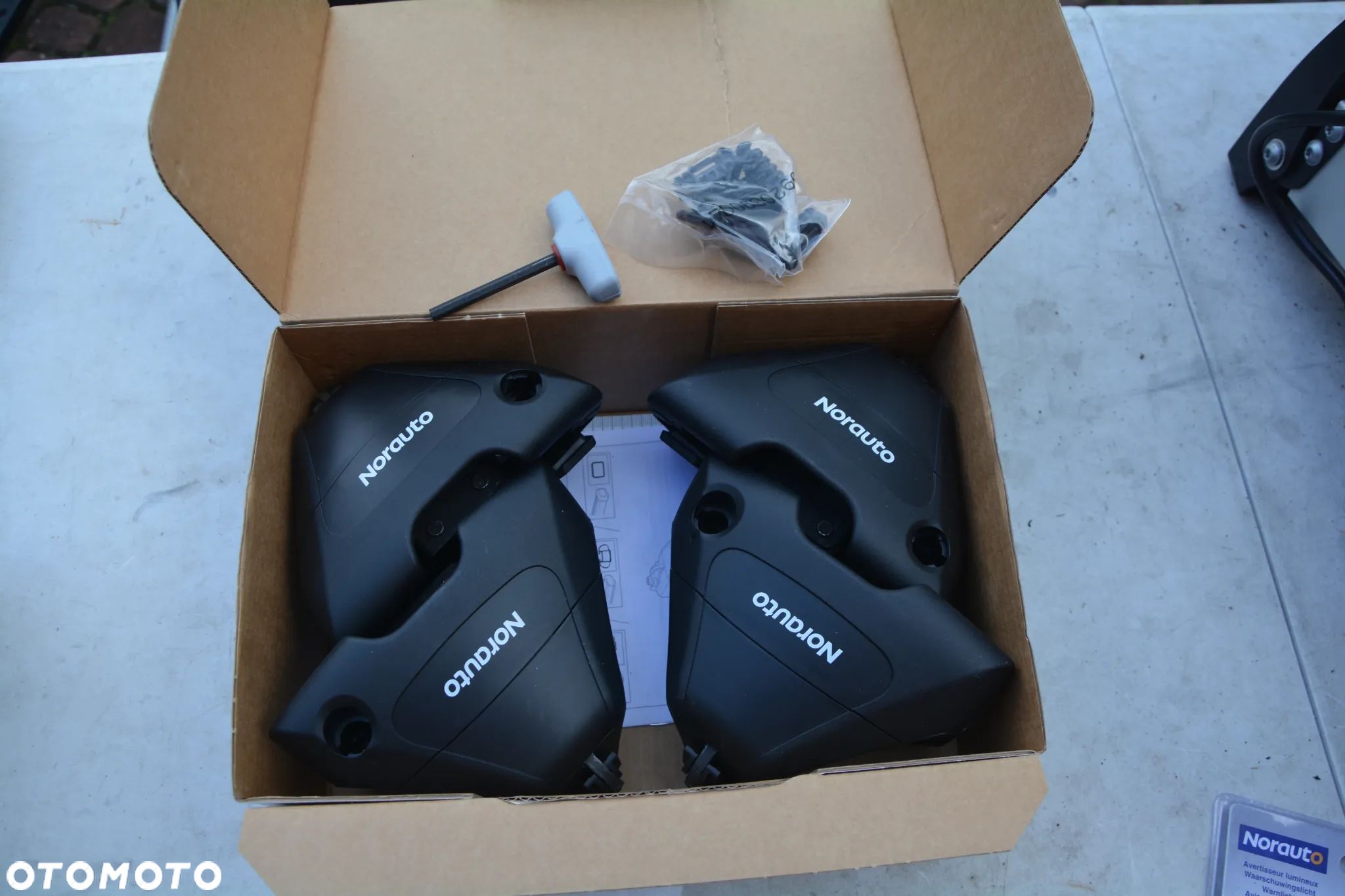 Thule/ Norauto Evo Clamp 7105 stopy nowe klucz - 1