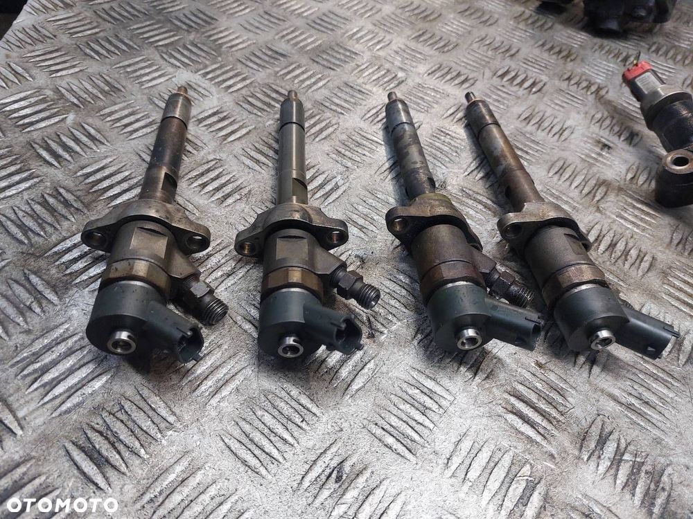 POMPA WTRYSKOWA + WTRYSKIWACZE FOCUS MK2 1.6 TDCI 9656300380 0445110239 - 7