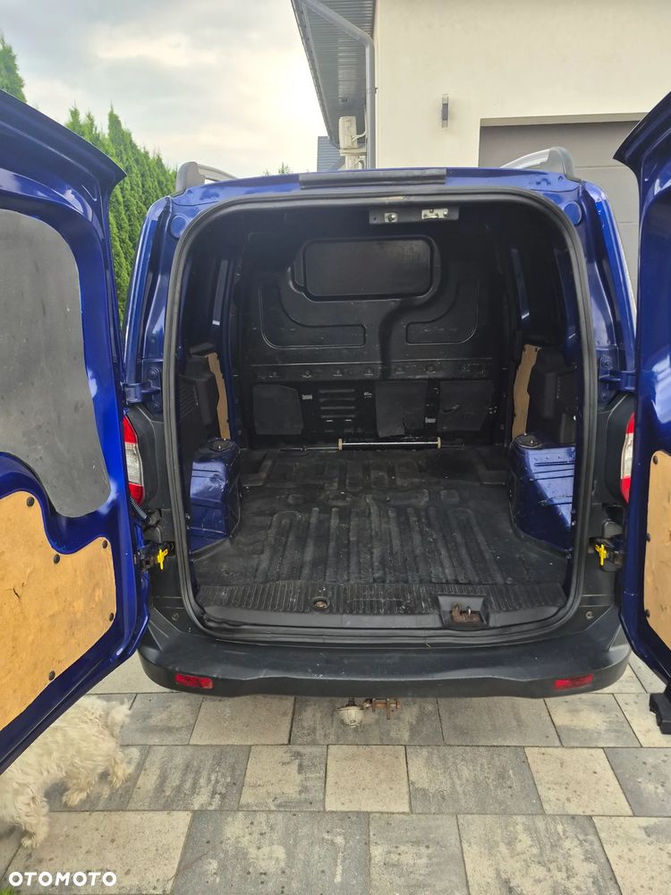 Ford Transit Courier - 11