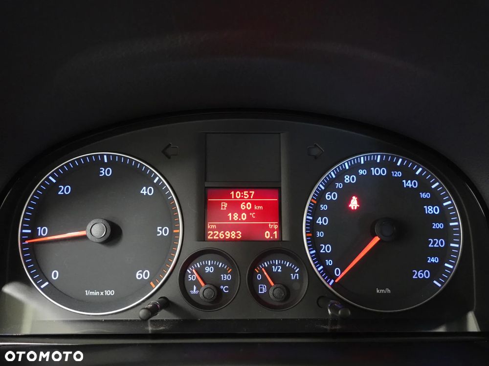 Volkswagen Touran - 34