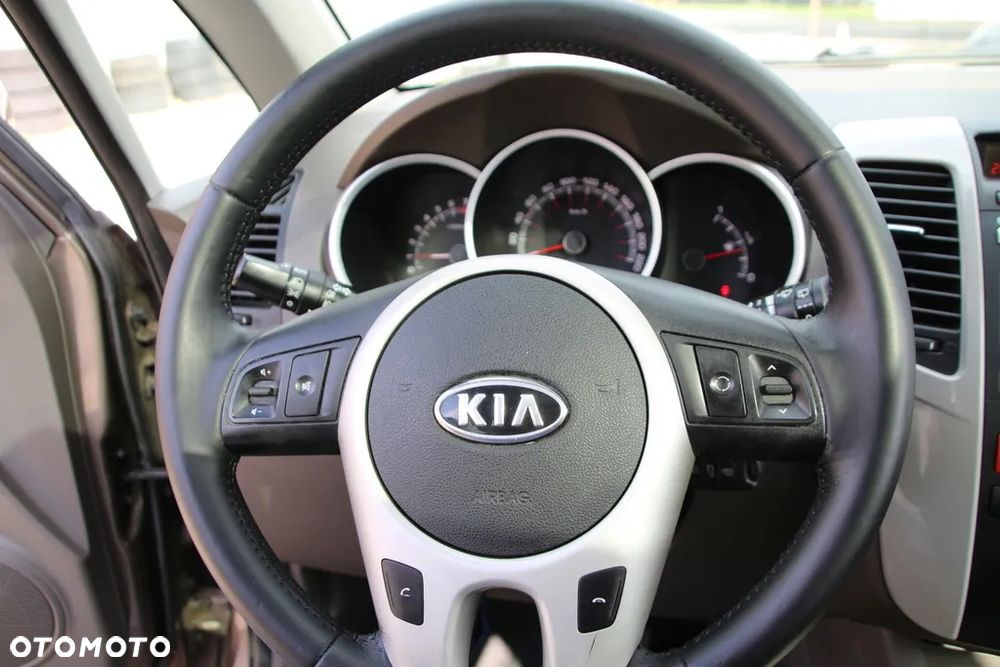 Kia Venga 1.6 CVVT Automatik UEFA EURO 2016 - 15