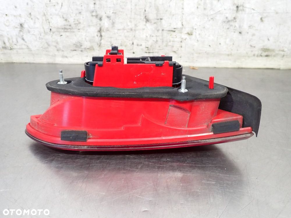 LAMPA PRAWA TYLNA W KLAPIE ALFA ROMEO 159 SPORTWAGON - 6