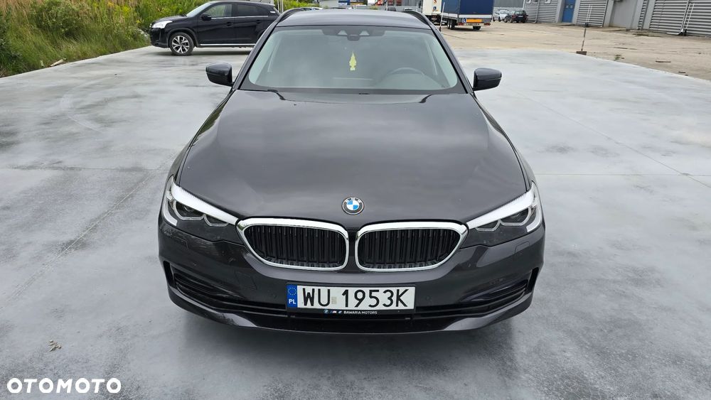 BMW Seria 5 520d Sport Line - 2