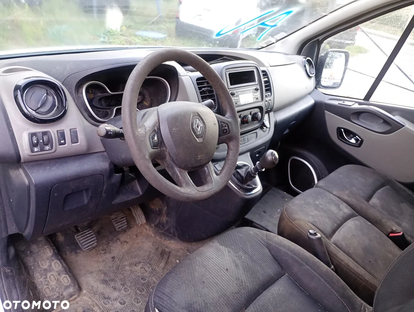 Renault TRAFIC 2018r + 2016r - 24