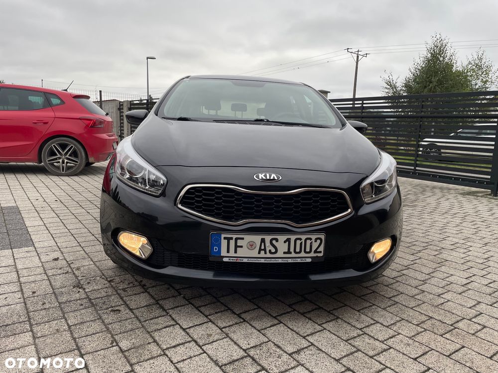 Kia Ceed 1.4 CVVT Dream Team Edition - 1