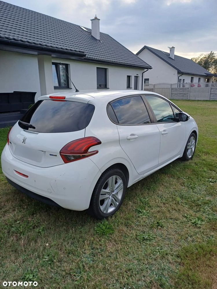 Peugeot 208 1.2 PureTech Style - 5