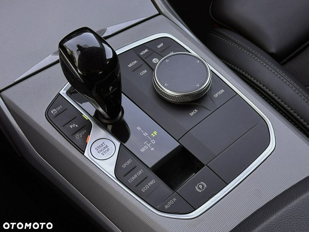 BMW Seria 3 318i Sport Line - 26